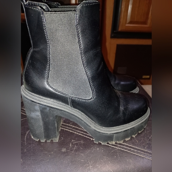 Madden Girl Rezzaa Chunky Heel Black Boots 7.5 - Picture 3 of 8